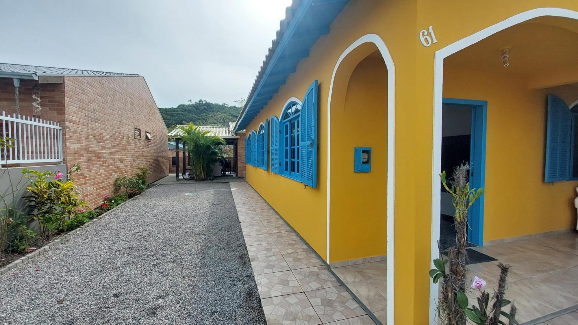 Casa 300M Da Praia Com Lindo Jardim! Флорианополис Экстерьер фото